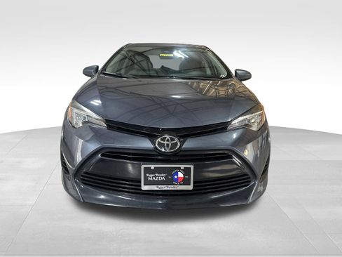 Used 2017 Toyota Corolla LE FWD image 2