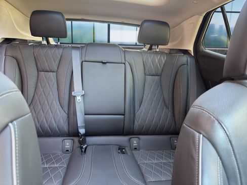 Used 2023 Buick Envision Avenir image 19