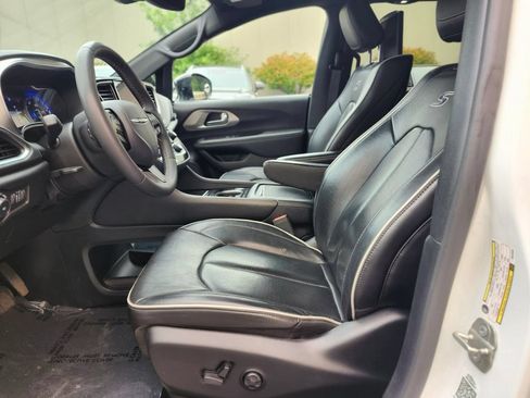 Used 2023 Chrysler Pacifica Limited w/ Uconnect Theater Family Group AWD/4WD image 19