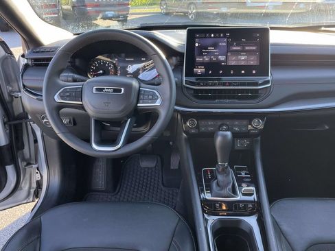 Used 2024 Jeep Compass Trailhawk AWD/4WD image 4