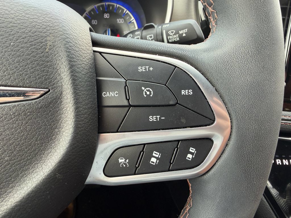 Used 2024 Chrysler Pacifica Pinnacle AWD/4WD image 12