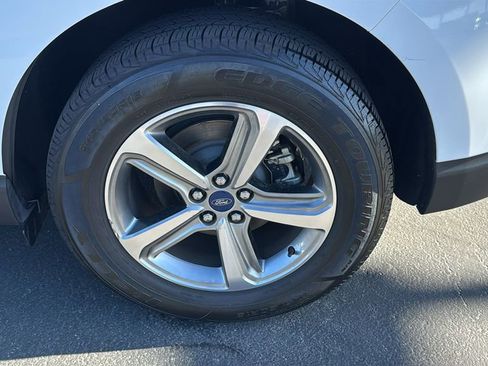 Certified 2019 Ford Edge SEL w/ Equipment Group 201A FWD image 8