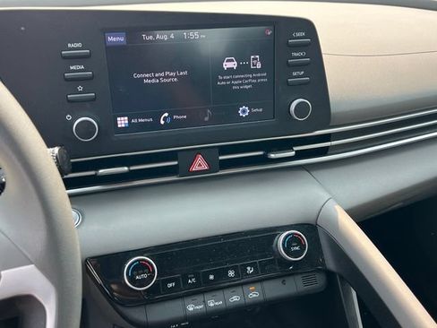Used 2023 Hyundai Elantra SEL FWD image 13