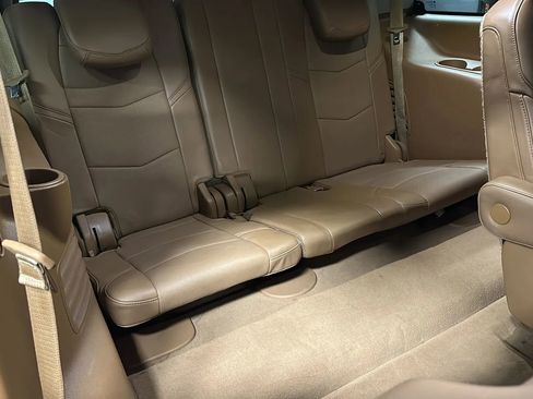 Used 2016 Cadillac Escalade Platinum image 24