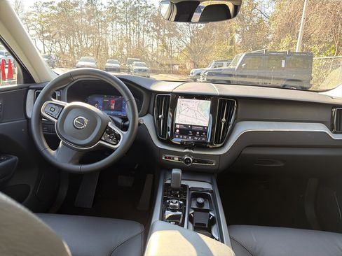 Certified 2025 Volvo XC60 B5 Plus image 30