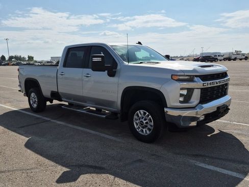 Used 2022 Chevrolet Silverado 2500 LT w/ Convenience Package AWD/4WD image 5