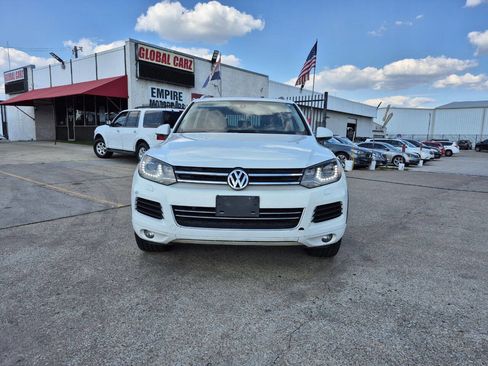 Used 2014 Volkswagen Touareg TDI image 3