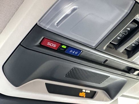 Used 2025 Subaru Crosstrek 2.0i Premium image 30