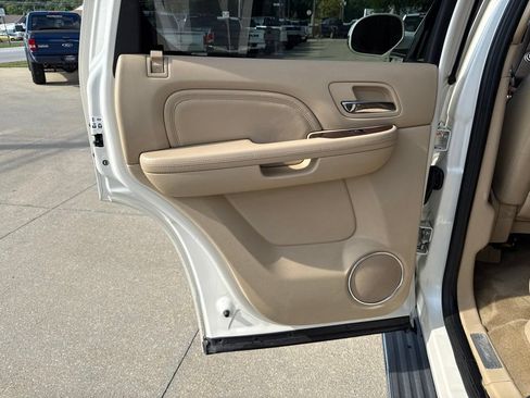 Used 2011 Cadillac Escalade 4WD Hybrid image 47