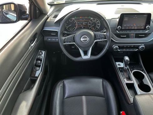 Used 2025 Nissan Altima 2.5 SR image 12