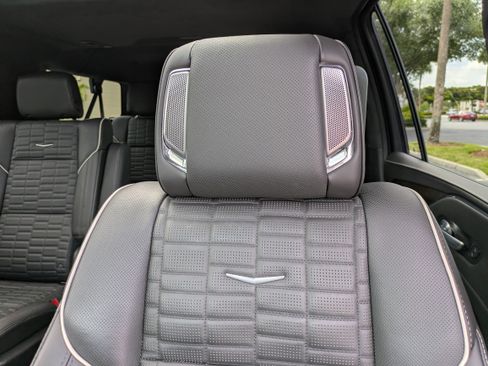 Certified 2024 Cadillac Escalade ESV Premium Luxury Platinum AWD/4WD image 22