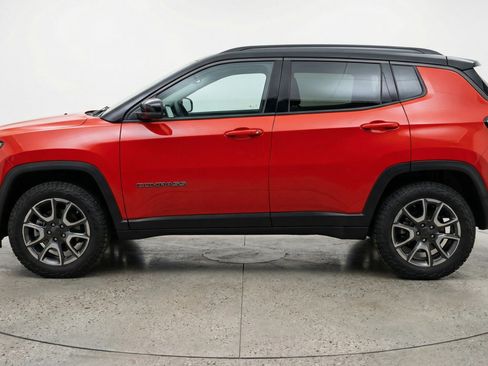 Used 2025 Jeep Compass Trailhawk AWD/4WD image 5