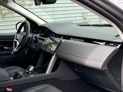 Used 2025 Land Rover Discovery Sport S image 10