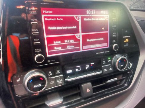 Used 2020 Toyota Highlander XLE image 10