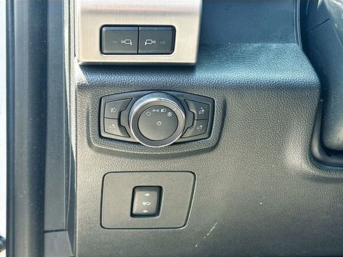Used 2017 Ford F150 Platinum w/ Equipment Group 701A Luxury AWD/4WD image 11