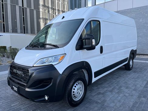 Used 2025 RAM ProMaster 2500 w/ Convenience Group image 3