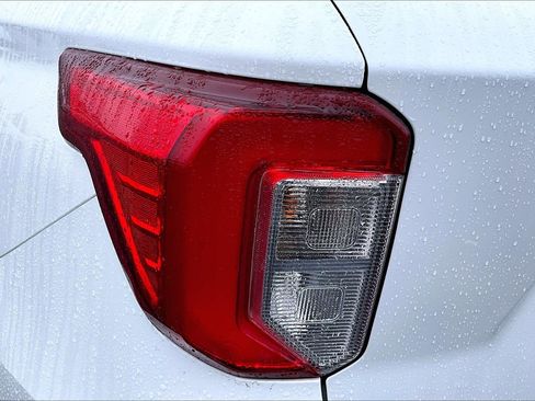 Used 2022 Ford Explorer XLT w/ Equipment Group 202A image 29