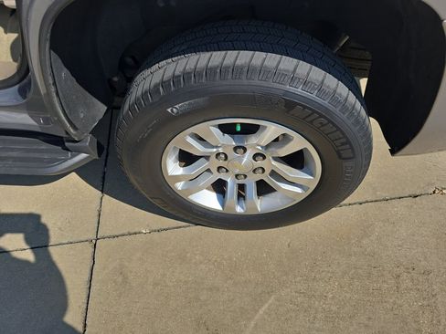 Used 2017 Chevrolet Tahoe LT image 12