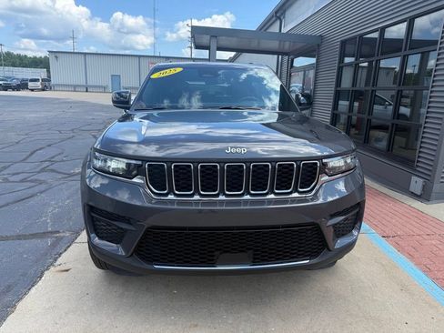 Used 2025 Jeep Grand Cherokee 4WD image 2