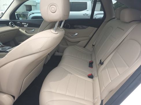 Used 2022 Mercedes-Benz GLC 300 image 11