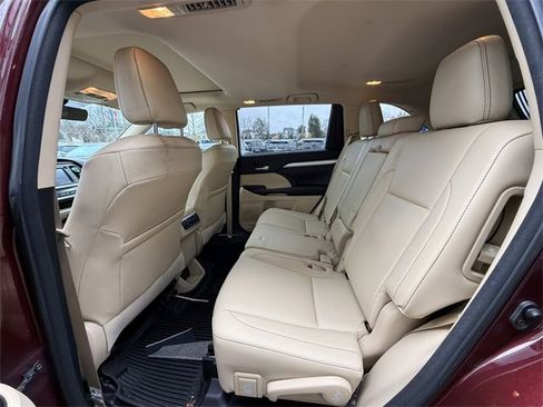 Used 2018 Toyota Highlander XLE image 7