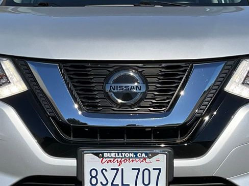 Used 2020 Nissan Rogue SL w/ Premium Package image 57