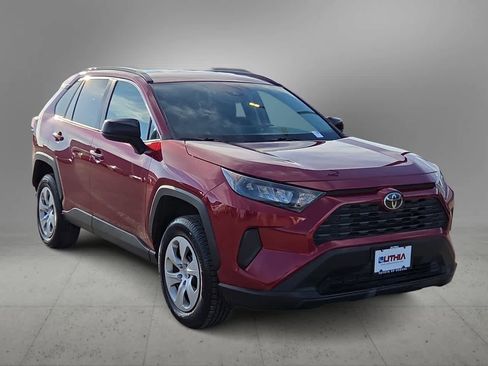 Used 2021 Toyota RAV4 LE image 3