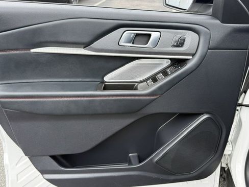 Used 2025 Ford Explorer ST image 11