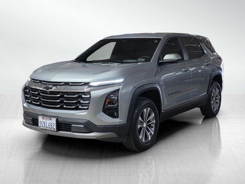 Used 2026 Chevrolet Equinox LT w/ Safety and Technology Package FWD image 3