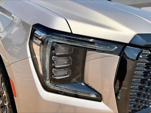 Used 2024 GMC Yukon Denali Ultimate AWD/4WD image 30