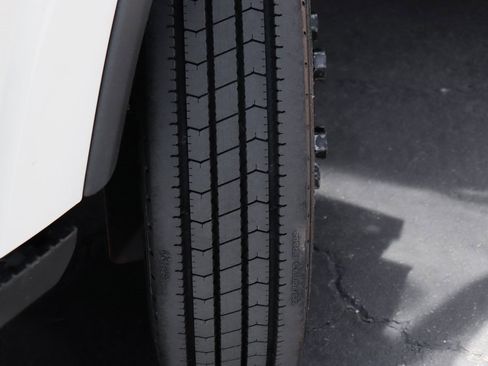 Used 2019 Isuzu NPR image 32