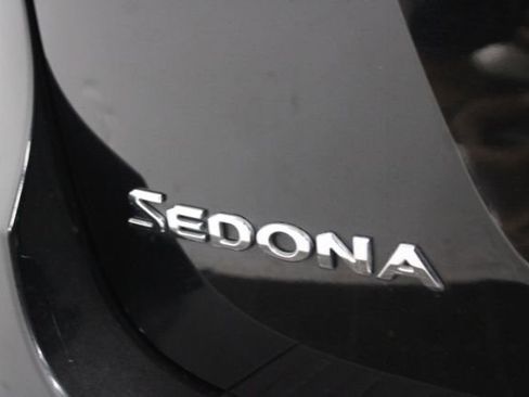 Used 2016 Kia Sedona LX w/ LX Convenience Package image 10