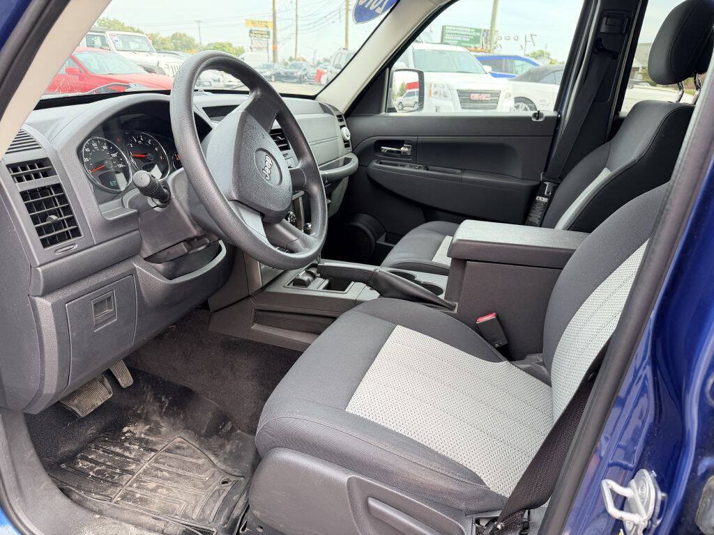 Used 2010 Jeep Liberty Sport w/ Popular Equipment Group AWD/4WD image 9