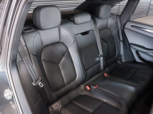 Certified 2025 Porsche Macan AWD/4WD image 7