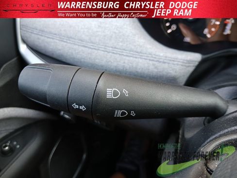 Used 2025 Jeep Compass Latitude w/ Convenience Group AWD/4WD image 19