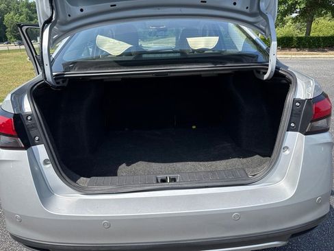 Used 2020 Nissan Versa SV FWD image 11