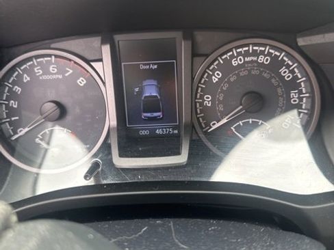 Used 2019 Toyota Tacoma TRD Off-Road w/ Technology Package image 6