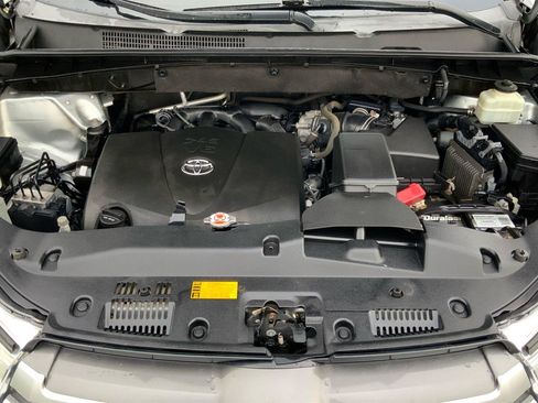 Used 2017 Toyota Highlander XLE AWD/4WD image 22