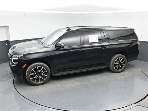 Used 2022 Chevrolet Suburban RST w/ Sport Performance Package image 40