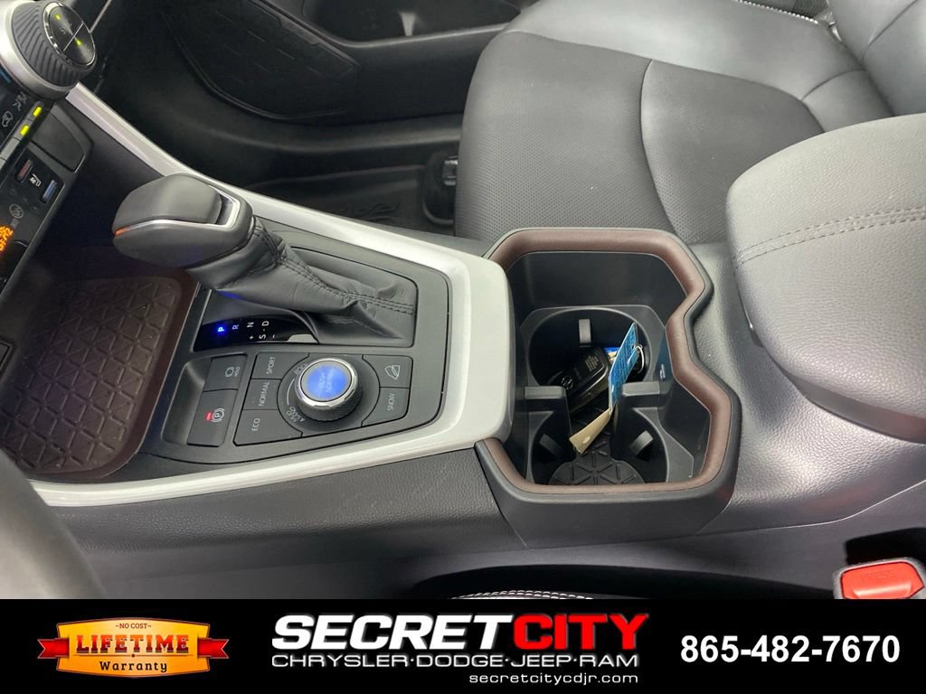 Used 2025 Toyota RAV4 Limited w/ Weather Package AWD/4WD image 23