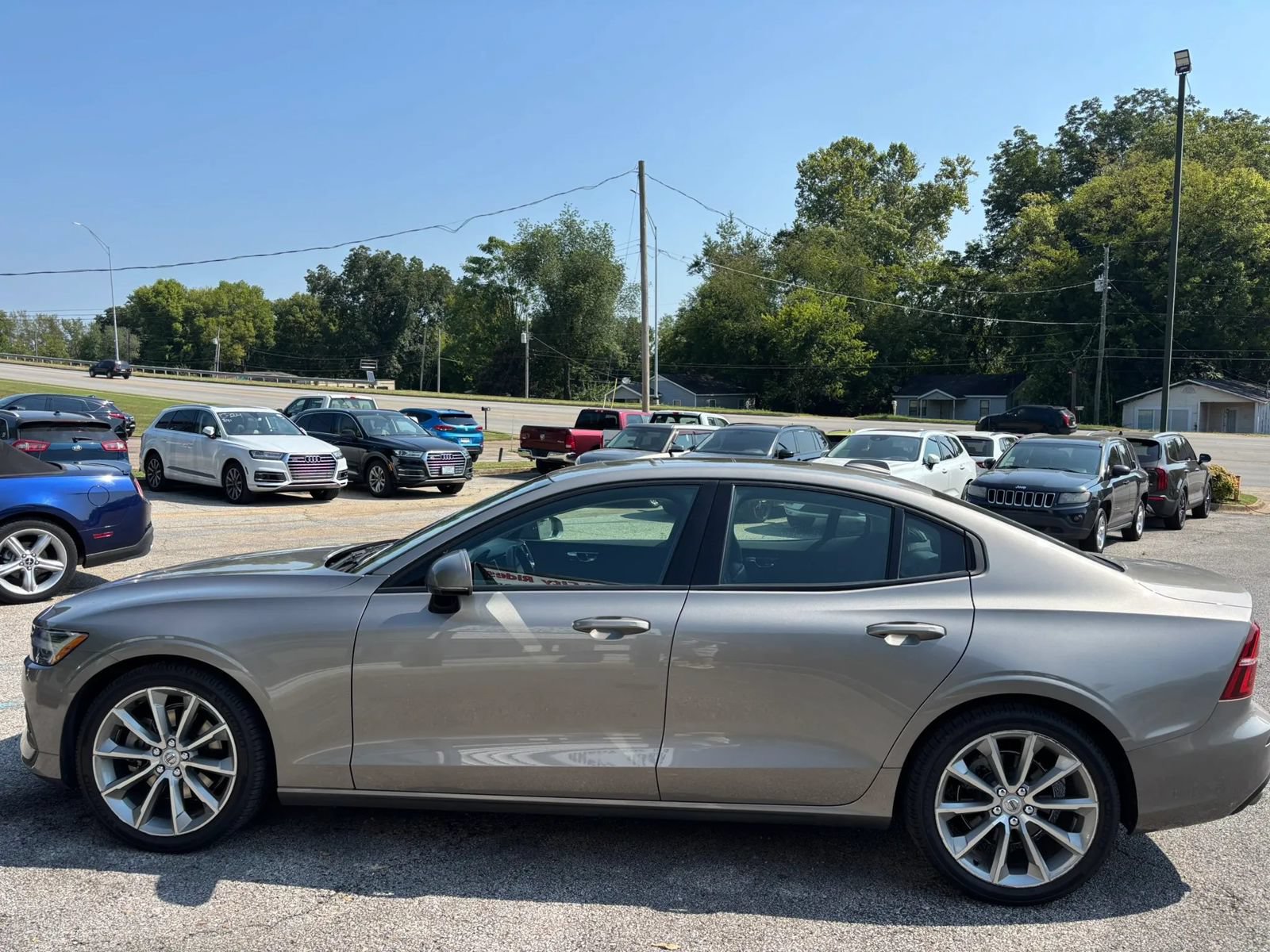 Used 2021 Volvo S60 T5 Momentum FWD image 5
