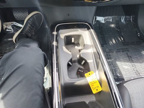 Used 2025 Volkswagen ID.4 Pro image 29