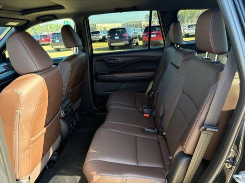 Certified 2025 Honda Passport EX-L image 28