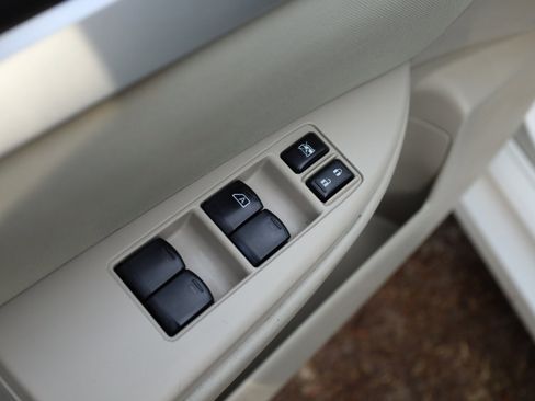 Used 2011 Subaru Legacy 2.5i Premium image 28