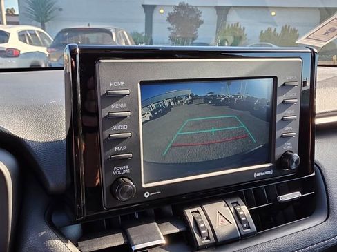 Used 2022 Toyota RAV4 XLE Premium image 27