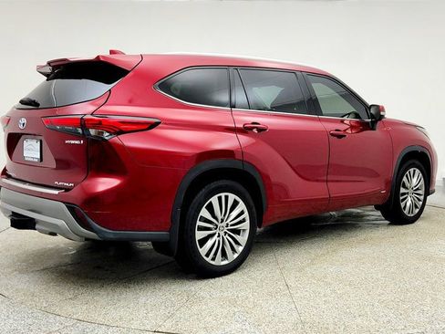 Used 2023 Toyota Highlander Platinum AWD/4WD image 5