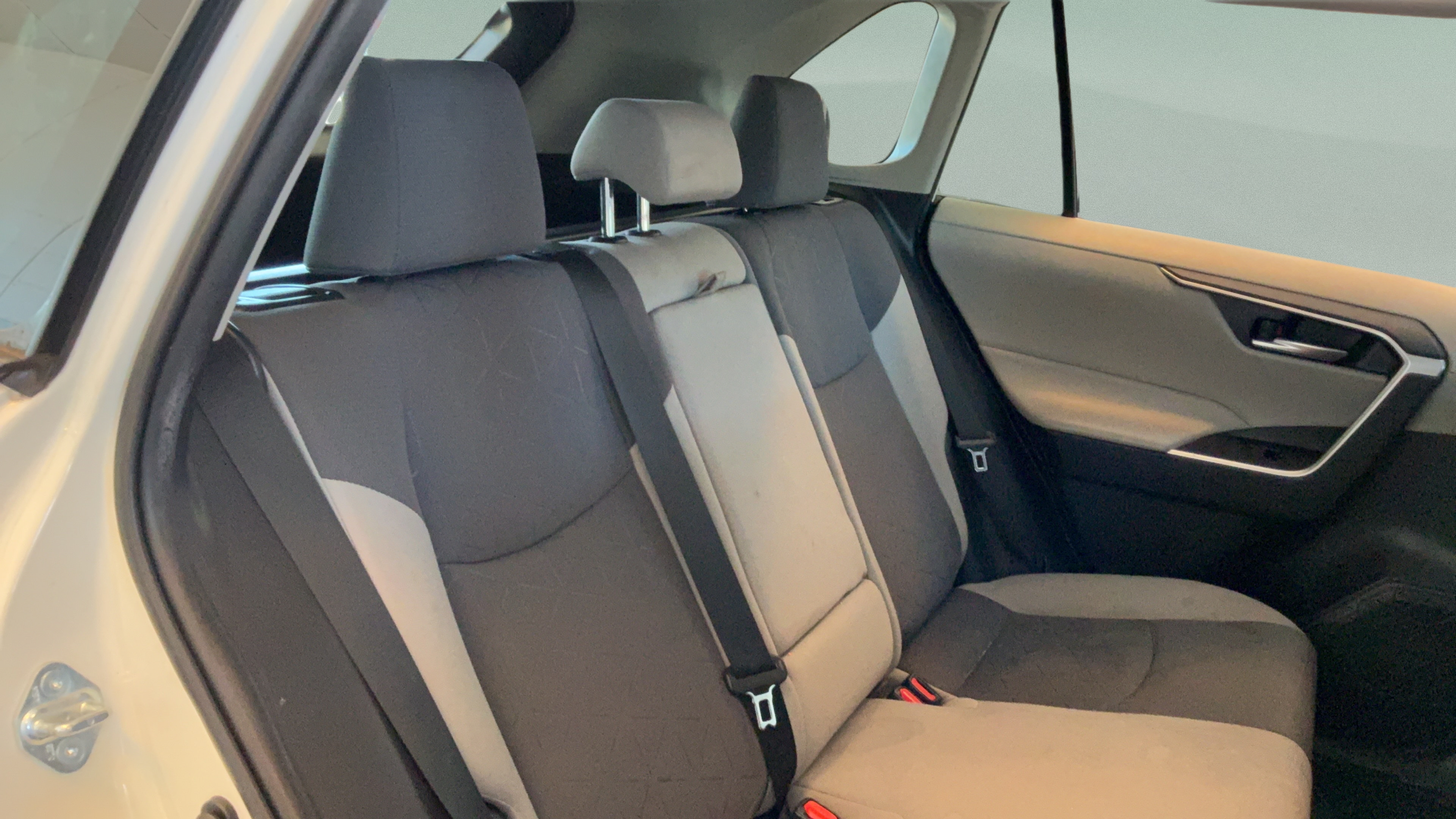 Used 2021 Toyota RAV4 XLE w/ Convenience Package FWD image 33