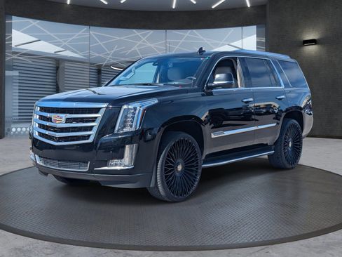 Used 2016 Cadillac Escalade Luxury image 2