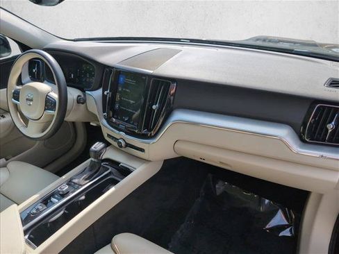 Used 2019 Volvo XC60 T5 Momentum w/ Premium Package AWD/4WD image 22