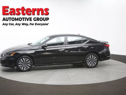 Used 2025 Nissan Altima 2.5 SV FWD image 59